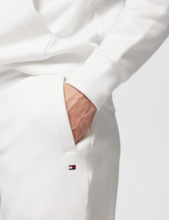 Detalle de Tommy Hilfiger Men’s Flag Logo Tracksuit with Hood (2-piece set)