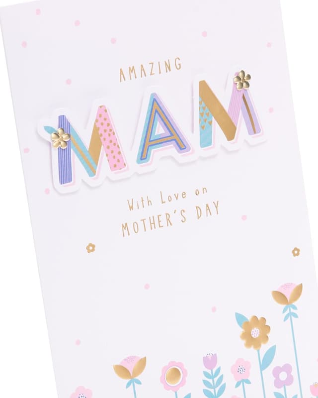 Detalle de UK Greetings Mother’s Day card for Mam – Floral design with envelope (22.9 x 14.9 cm)
