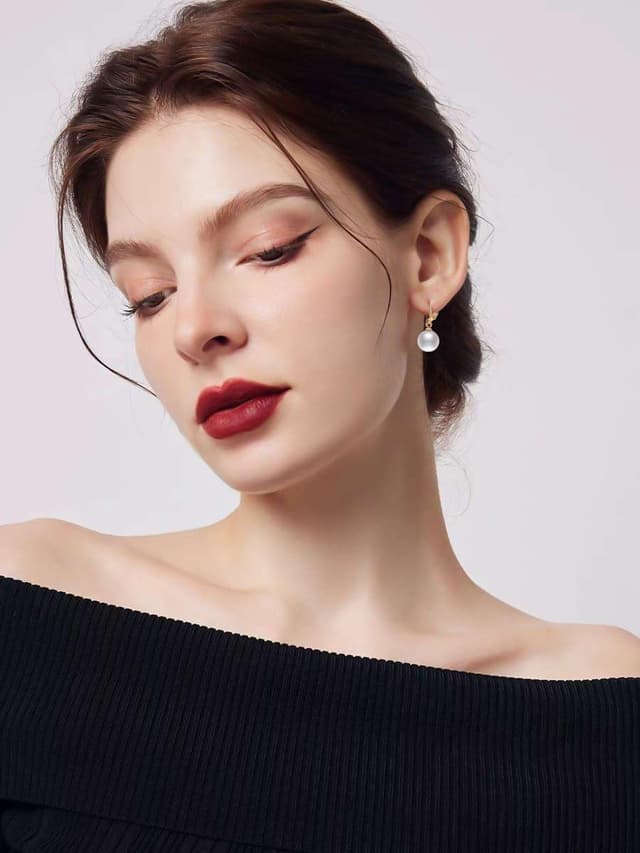 Detalle de Vissen Anhänger-Ohrringe für Damen mit Perlen, Leverback, vergoldet & pastellfarben – hypoallergenem Tragegefühl