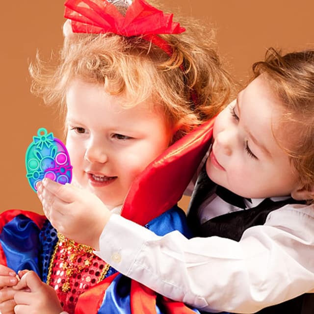 Detalle de Easter Pop Fidget Toys Bulk (24 pcs) — Silicone Easter Mini Pop Keychain Stuffers