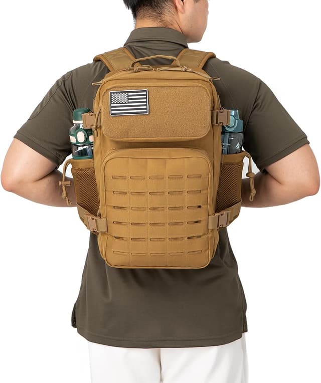 Detalle de QT&QY taktischer Militär-Rucksack für Herren (25 l) mit MOLLE, wasserdichtem 900D-Polyester und flachem 180°-Öffnen