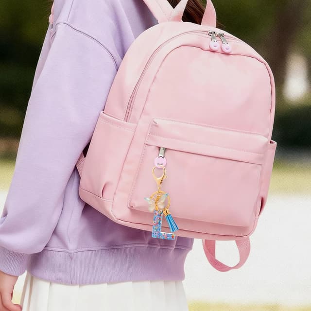 Detalle de CHUQING Schlüsselanhänger mit Anfangsbuchstaben „Mädchen“ und Schmetterling