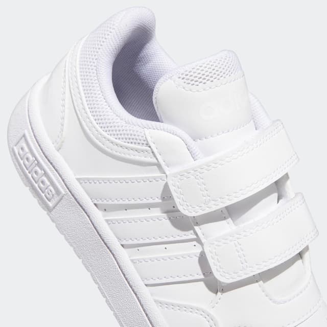 Detalle de adidas Hoops Lifestyle: zapatillas unisex de niños con cierre de velcro y amortiguación