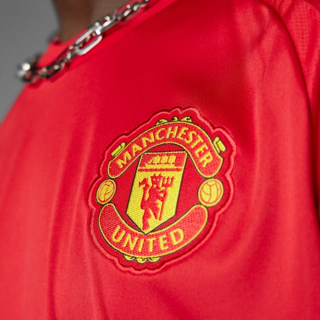 Detalle 2 de Camiseta primera equipación Manchester United 24/25 Adidas en rojo