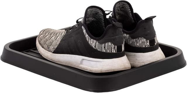 Detalle de Iris Ohyama SHT-S, set da 3 scolapiatti/vassoio scarpiera in plastica impilabile con cestino per stivali, nero