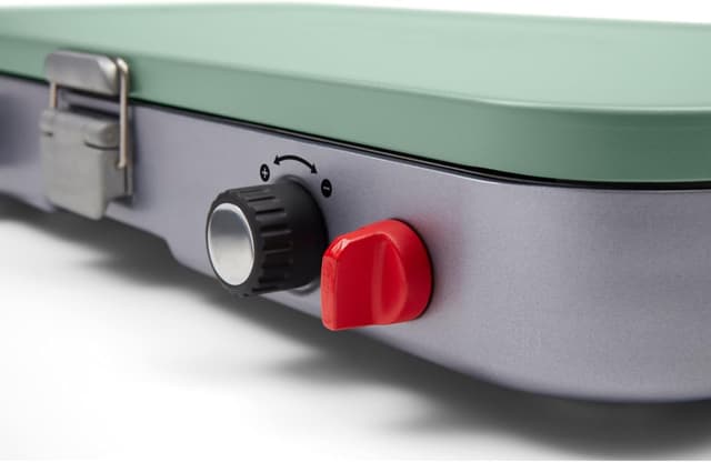 Detalle de Coleman Cascade 3-in-1 Outdoor Camp Stove with Cast-Iron Grill & Griddle Accessories (24,000 BTUs)