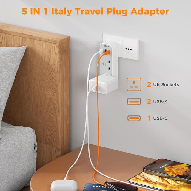Detalle de TESSAN UK to Italy Plug Adapter with 3 USB Ports (1 USB-C) for Type L sockets