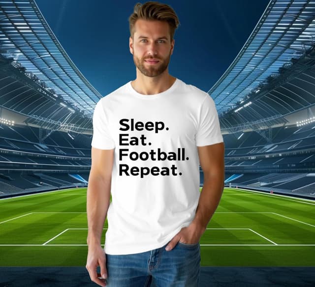 Detalle de Qskall men’s “Sleep. Eat. Football. Repeat.” football slogan T-shirt