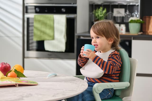 Detalle de Chicco Silikonbecher blau – kleiner Trinkbecher für die ersten Monate