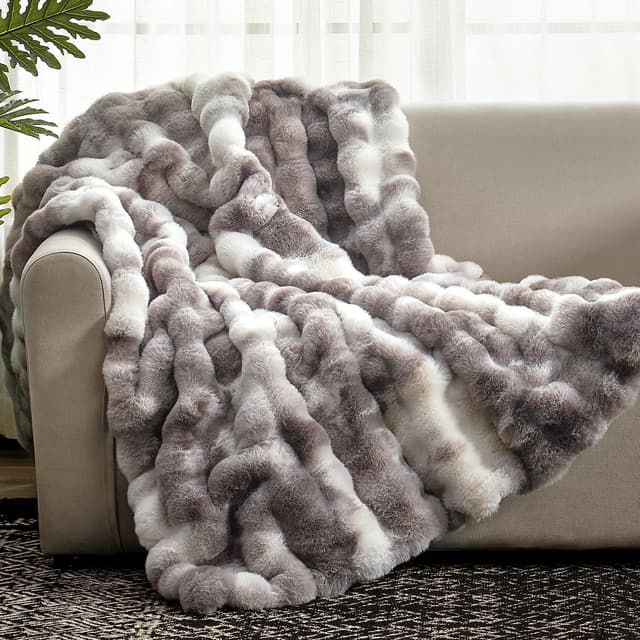 Detalle de Cozy Bliss Faux Fur Throw Blanket 50x60