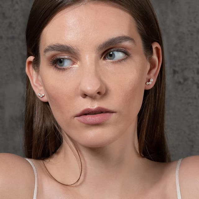 Detalle 2 de Namana Ear Climbers: piccoli orecchini in argento 925 placcati oro rosa con zirconi