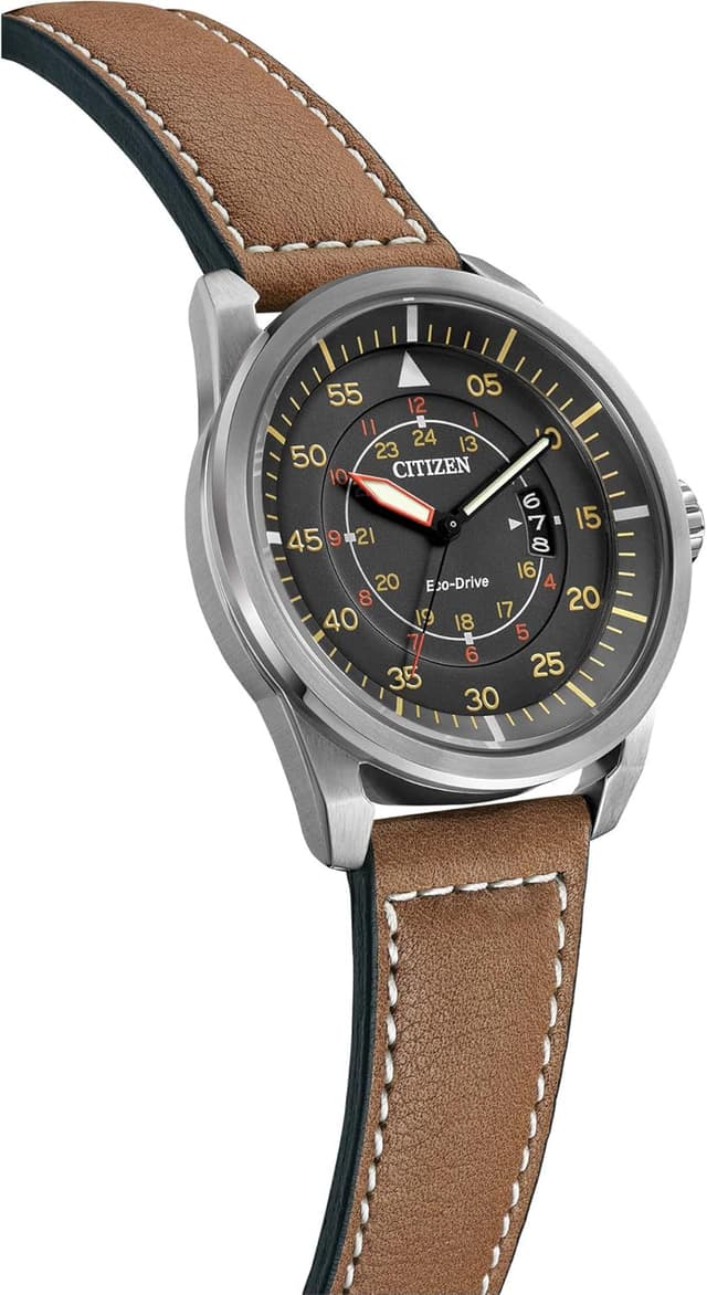 Detalle de Citizen Men’s Eco-Drive 3-Hand Date Avion Watch (AW1361:10H) with Leather Strap