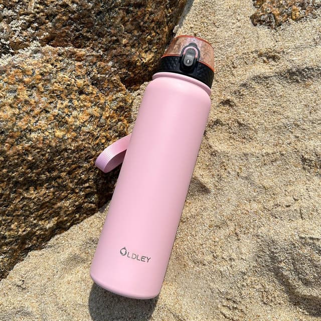 Detalle de Oldley Stainless Steel Water Bottle with Straw (1L) – Vacuum Insulated, Leakproof Sports Flask