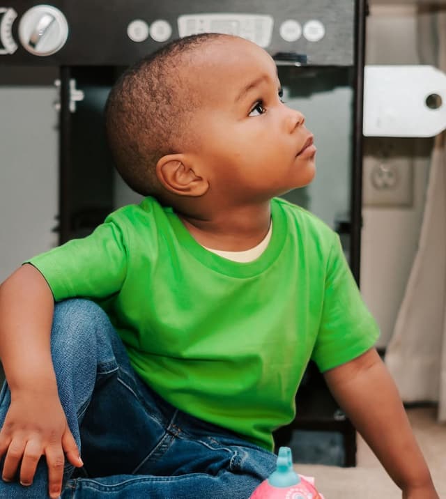 Detalle de LAPASA Pacco da 4 T-Shirt 100% Cotone per Bambini e Ragazzi Unisex (Manica Corta) colori assortiti