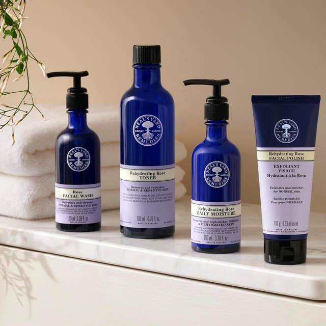 Thumbnail 3 de Neal’s Yard Remedies Rose Facial Wash 100ml