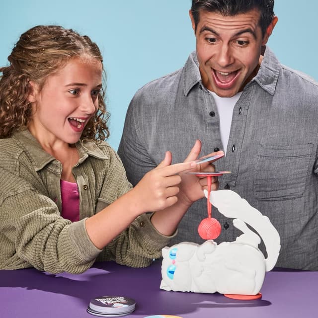 Detalle 2 de Hasbro Gaming Griffe-Matou (édition française) : jeu de cartes du félin malin pour 3 à 6 joueurs dès 8 ans