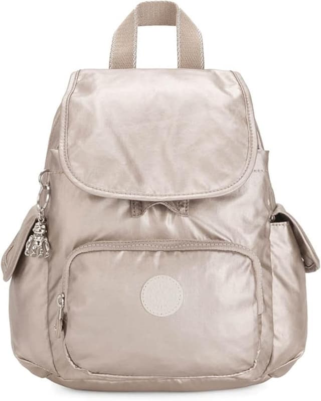 Detalle de Kipling City Pack Mini Metallic Glow mochila pequeña