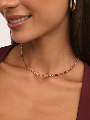 Detalle 2 de Collar Chic Amalia SINGULARU en acero con baño en oro de 18 Kt y cristales de color