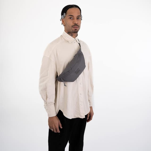 Detalle 2 de JOHNNY URBAN Erik Small Bauchtasche – wasserabweisende Gürteltasche mit flexiblem Gurt