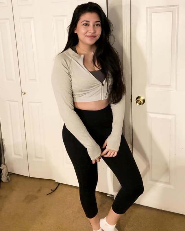 Detalle de Stelle Women’s Capri Yoga Pants with Pockets – Essential High-Waisted Leggings for Workout & Everyday