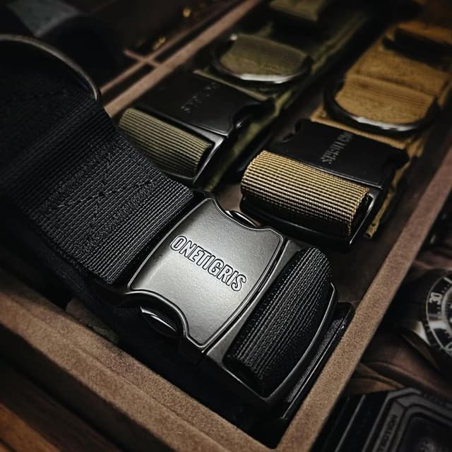 Detalle de Collare per cani OneTigris con fibbia in metallo e anello a D, nylon imbottito (grigio)