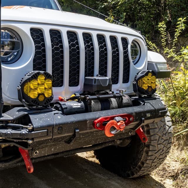 Detalle de RUGCEL WINCH 13500lb Waterproof Electric Truck Winch (12V, Synthetic Rope) with Wired & Wireless Remote