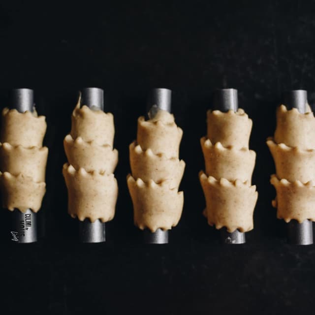 Detalle de CULIMI Schaumrollen Formen (13 cm / 5,1") – 5er-Set Antihaft-Röhrchenform für Schillerlocken/Sahnerollen