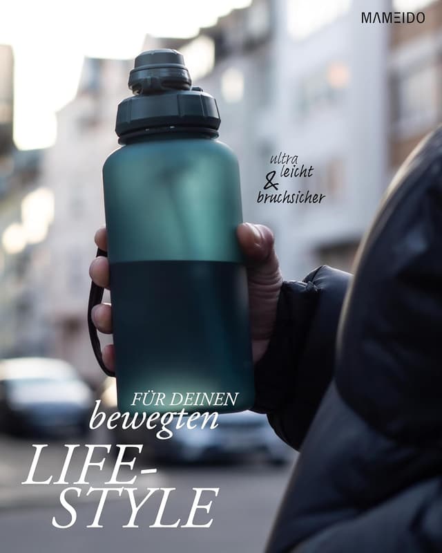 Detalle de MAMEIDO Trinkflasche mit Strohhalm, 1,5 l, auslaufsicher, Tritan & Zeitmarkierung als Trinkerinnerung