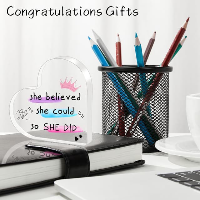 Detalle 2 de Heart Shaped Acrylic Plaque 10×10×1 cm for Her