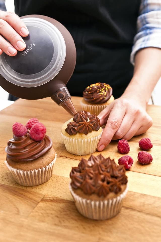 Detalle 2 de Lékué Decomax Manga Pastelera de Silicona con 6 Boquillas 🧁