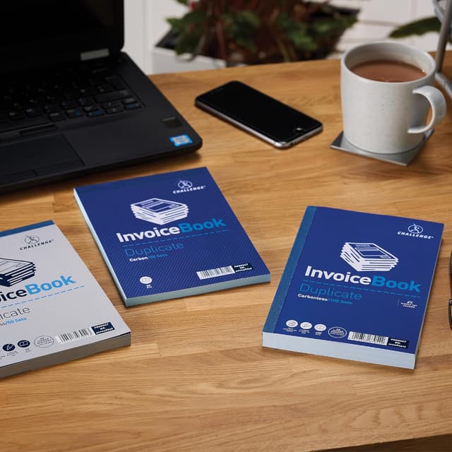 Detalle 2 de Duplicate Invoice Book with VAT (Carbonless) by Challenge – 100 Pages, Set of 5, 210 x 130 mm