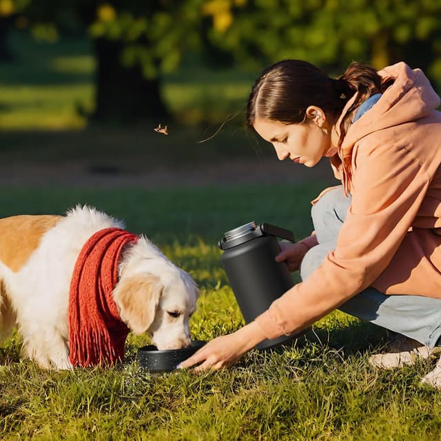 Detalle de magcheer 2L Magnetic Water Bottle with Phone Holder (MagSafe) – Yellow