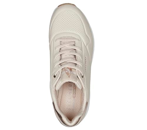 Detalle de Skechers Uno - Shimmer Away para mujer (Natural, talla 37): comodidad con ribete metálico y cordones elásticos