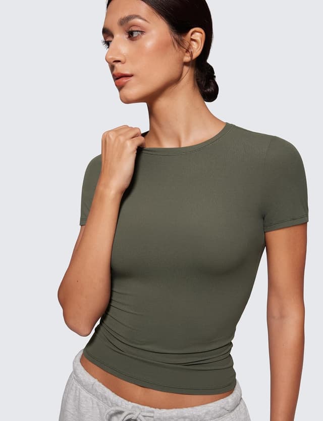 Detalle de CRZ YOGA Softembrace going-out slim-fit T-shirt for women with high crew neck