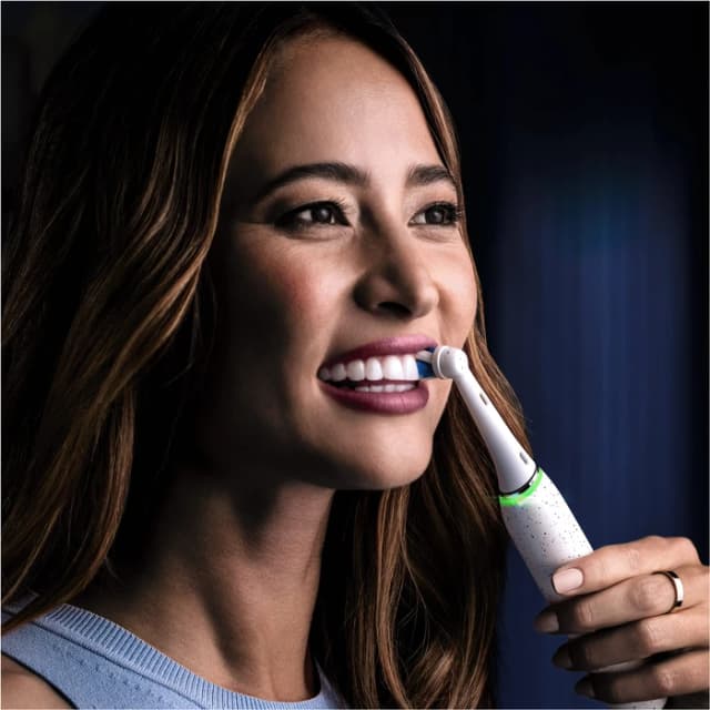Thumbnail 6 de Oral-B iO 10 White