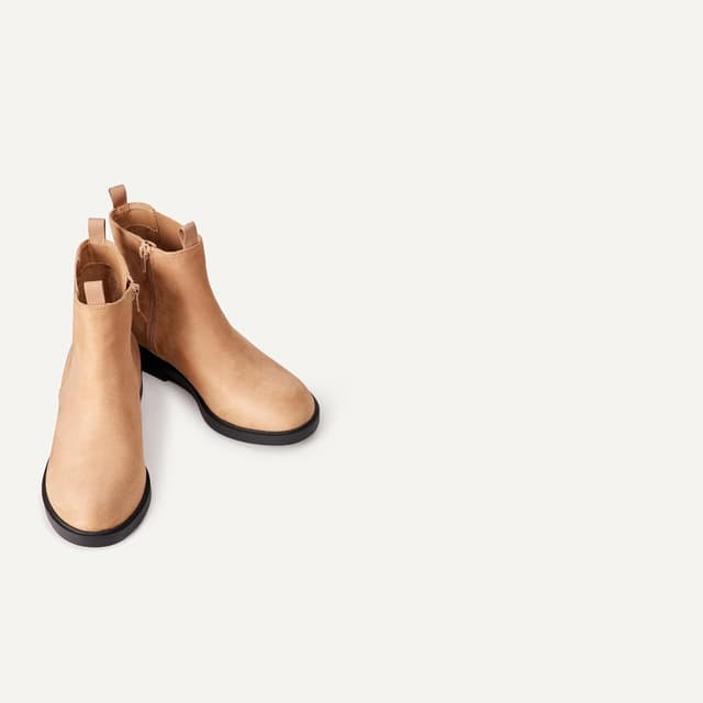 Detalle de Amazon Essentials Mädchen Chelsea-Stiefeletten – bequem mit gepolsterter Einlegesohle und seitlichem Reißverschluss