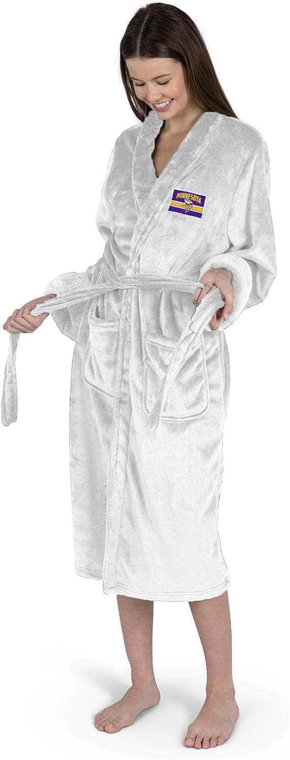 Detalle de NFL Silk Touch Women’s Robe S/M (Official Team Logo Patch) — Ultra-Soft Loungewear