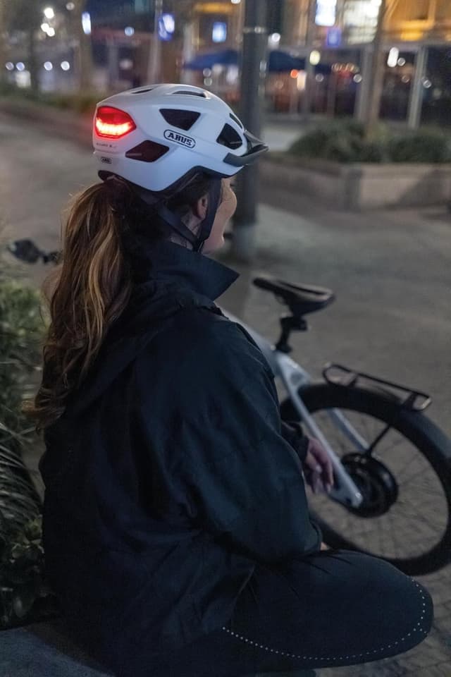 Detalle de ABUS USB Light Aduro 3.0 2.5 hr