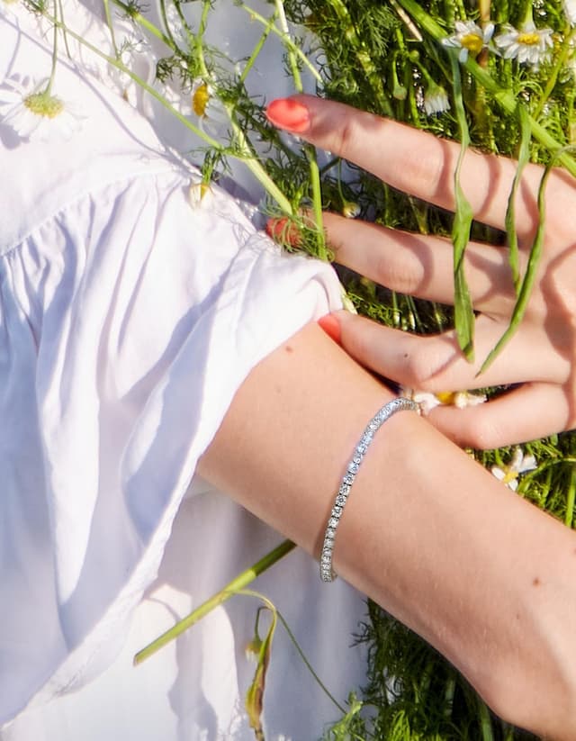 Detalle 2 de KRKC&CO Moissanit Tennisarmband für Damen – 925 Silber, Weißgold beschichtet, 62 Steine (D-Farbe, VVS1)