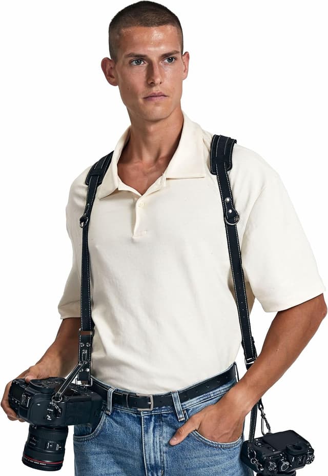 Detalle de Padwa Lifestyle Black Frosted Dual Camera Harness Strap – dual-shoulder full grain leather strap for two cameras