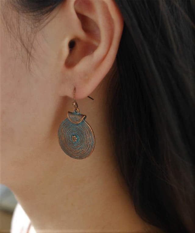 Detalle 1 de Runde Kupfer Ohrringe „Gerillte Kupfer Patina Kreise“ – kleine Ohrringe aus Kupfer