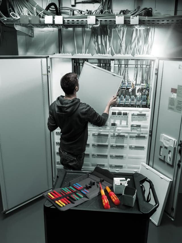 Detalle de Wera Kraftform Kompakt VDE Safe-Torque Speed Schaltschrank-Set (23-teilig) – Drehmoment-Handhalter mit Voreinstellungen