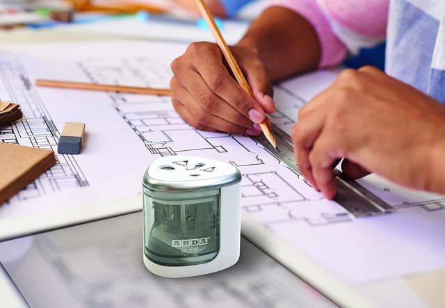 Detalle 2 de ARDA Temperamatite Elettrico in metallo con serbatoio e 2 fori (funzionamento a batterie AA)