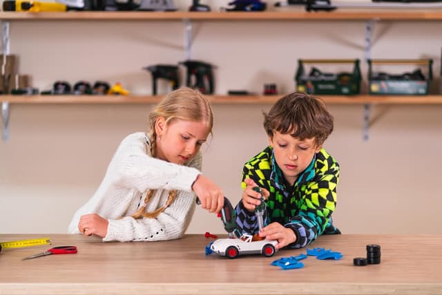 Detalle 2 de Theo Klein 8630 set de tuning Bosch avec visseuse électronique Ixolino II et tournevis