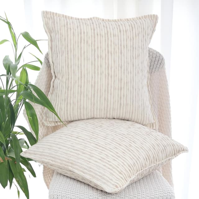 Detalle 2 de OYIMUA Chenille Cushion Covers 40cm x 40cm Beige (Set of 2) – Jacquard Stripe Pillow Cases