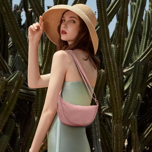 Detalle 2 de Aucuu Bolso Bandolera para Mujer estilo media luna impermeable (rosa) con correa ajustable