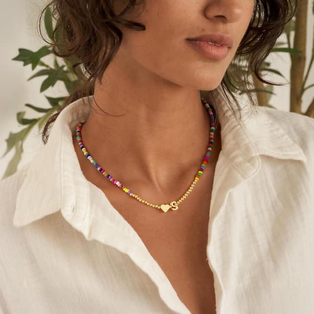 Detalle de TINGN Collier de perles colorées fait main pour femme et fille, cœur en pendentif