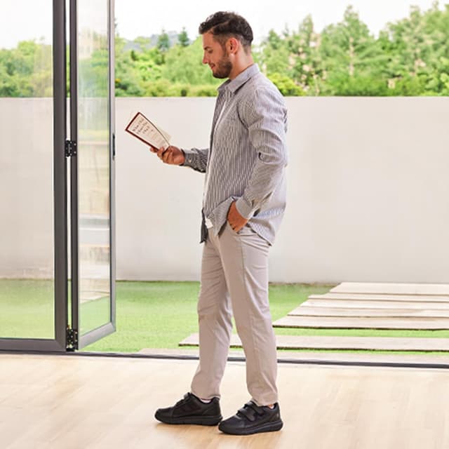 Detalle 2 de Chaussures de marche FitVille larges pour hommes à fermeture auto-agrippante