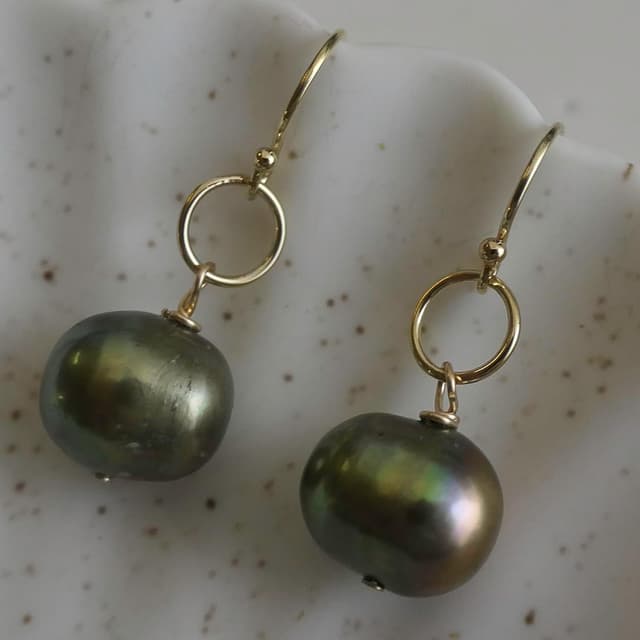 Thumbnail 6 de Olivgrüne Süßwasser-Zuchtperlen Gold Filled Tropfen Ohrringe – handgefertigte Geschenkidee