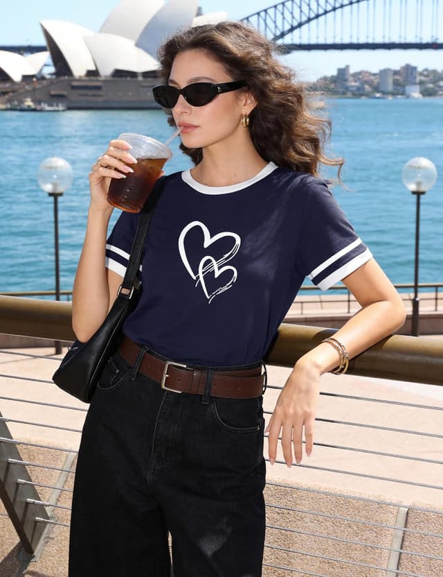 Detalle 2 de T-shirt femme Aottori en coton à col rond imprimé cœur – manches courtes ample, style décontracté chic